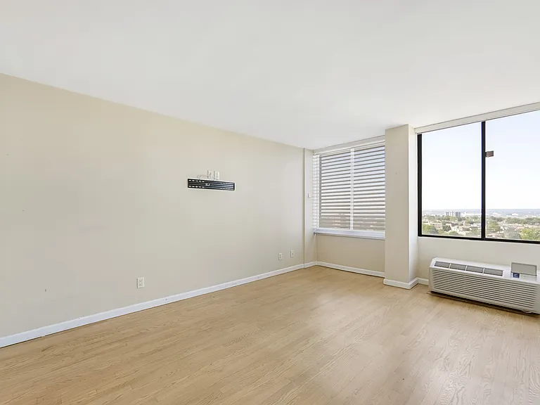 200 Winston Dr #2019 — Photo 17