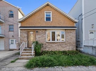 86 W 19th St, Bayonne, NJ 07002