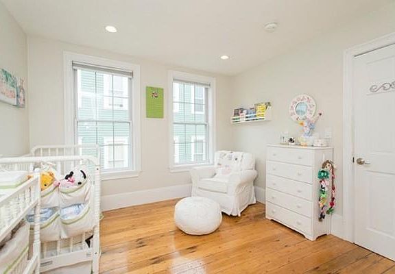 4th image of 42 Pleasant St #3