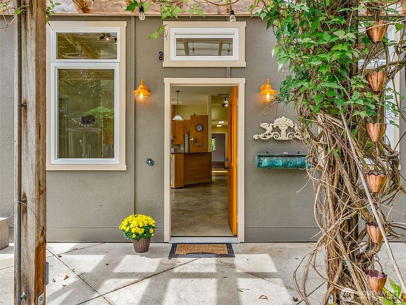 3rd image of 2957 Hancock Street