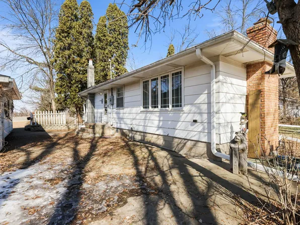 1516 Briarwood Ln NE, East Bethel, MN 55011