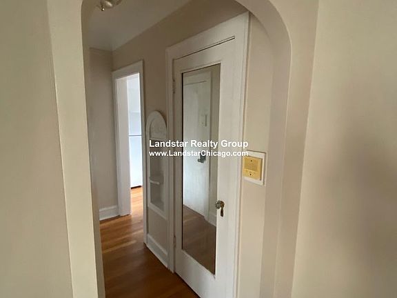 4th image of 1918 W Morse Ave APT 3S