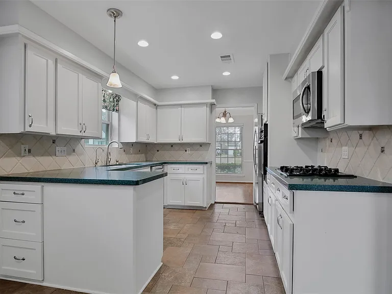 1067 Lehman St — Photo 9
