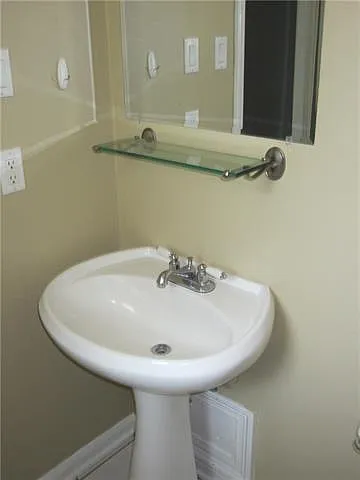 214 W Hickory St — Photo 9