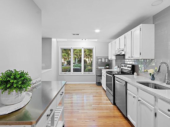 5th image of 608 Maple Brook Rd #608