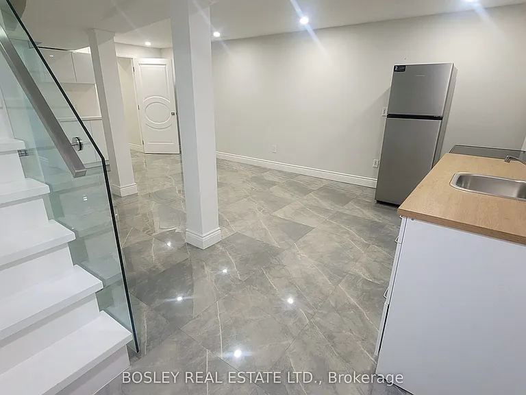 623 Dupont St #LOWER LEVEL — Photo 9