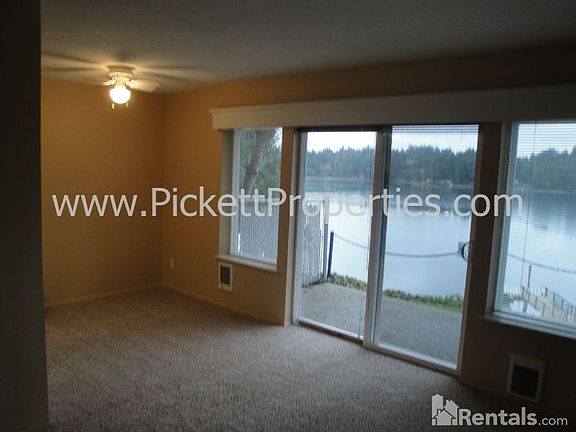 3rd image of 924 Shorewood Dr APT 27