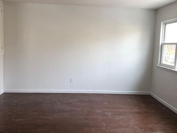 5th image of 10 Avenue