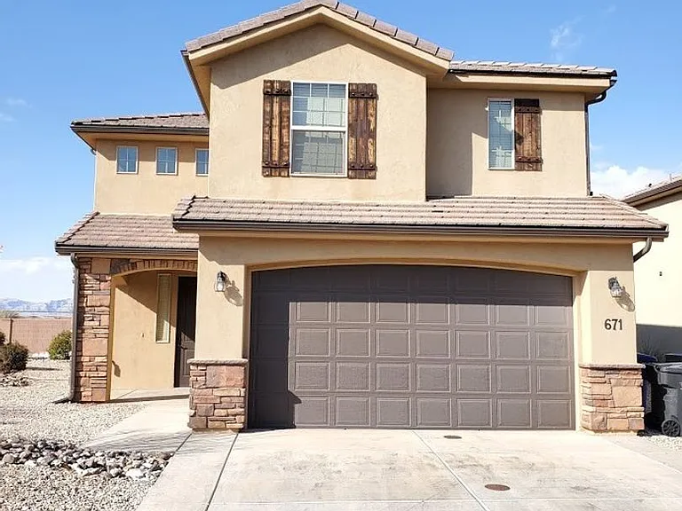 671 N Bluffview Cir — Photo 3