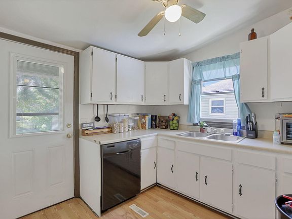 5th image of 264 Boyleston Ave