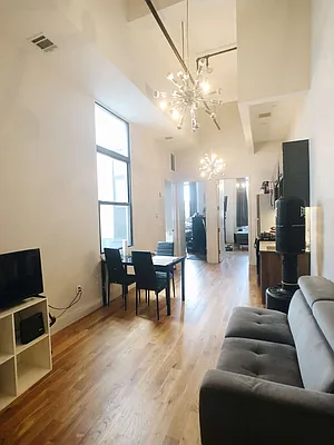 Rented by Manhattan Management LLC | media 32