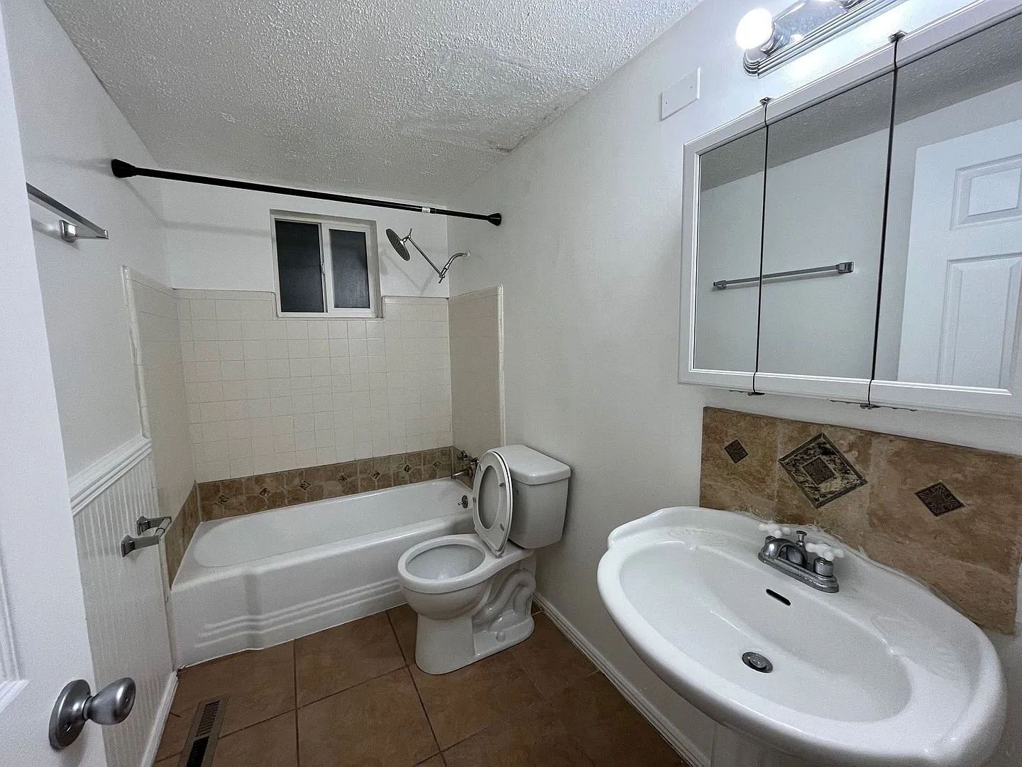Remodeled University Two bedroom Apartment, Salt Lake City, 1,000 sq ft; — Photo 3
