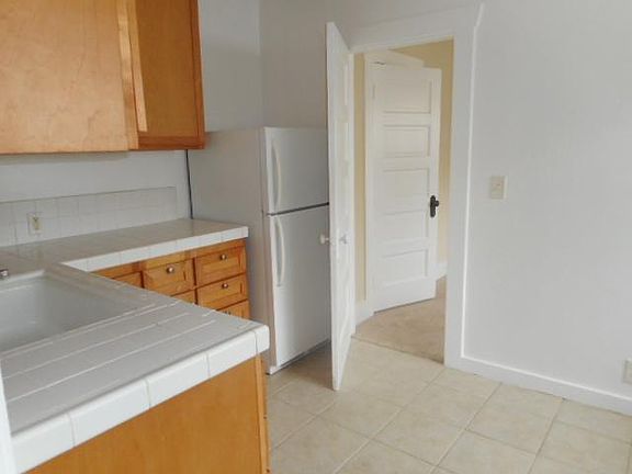 3rd image of 629 Bradbury Ave