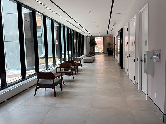 4th image of 609 Sherbourne St #4810
