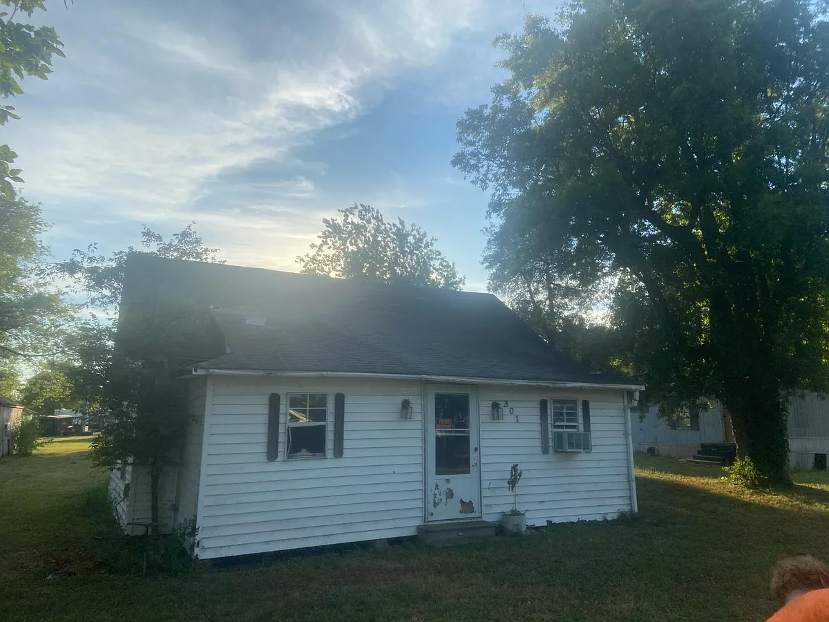 Building Photo - 301 S Lunbeck Ave