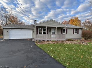 933 Walnut Grove Ln, New Waterford, OH 44445