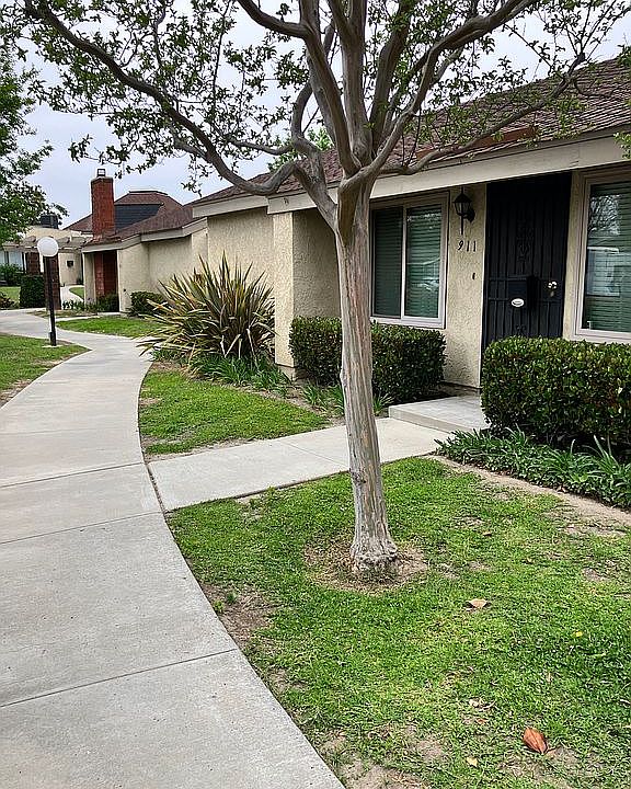 1st image of 911 W Orangewood Ave