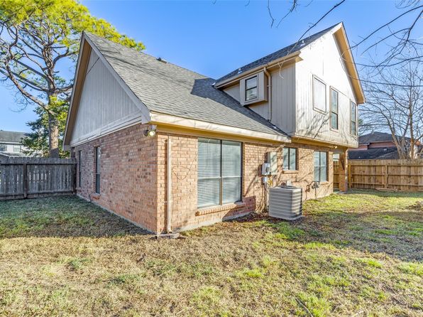 1703 Regal Blue Ct, Fresno, TX 77545