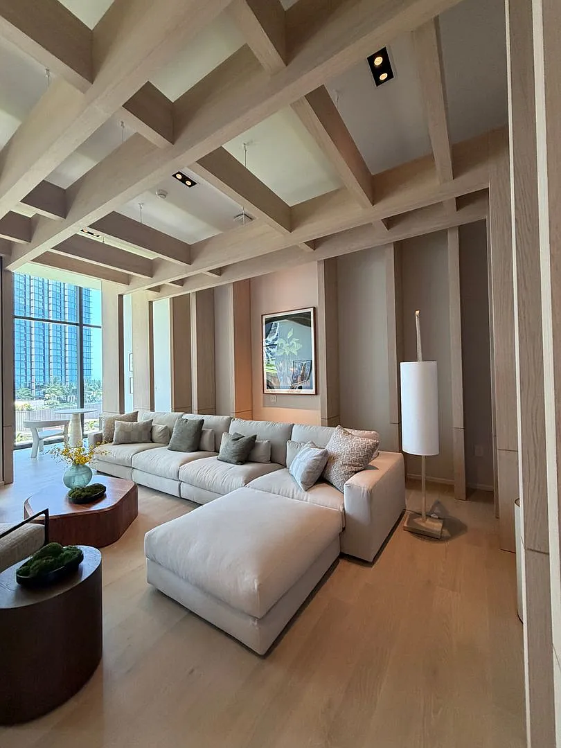 $4200, 1br/1ba/1pkg Secured, The Park @Ward Village, Luxury Living — Photo 2