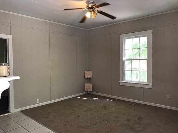 5th image of 805 1/2 Adams Ct