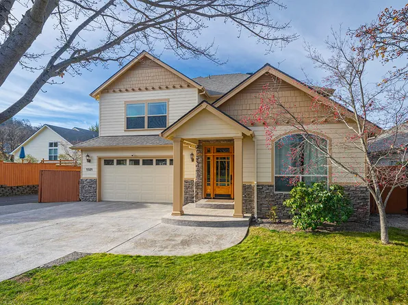 4584 Wolf Run Dr, Medford, OR 97504