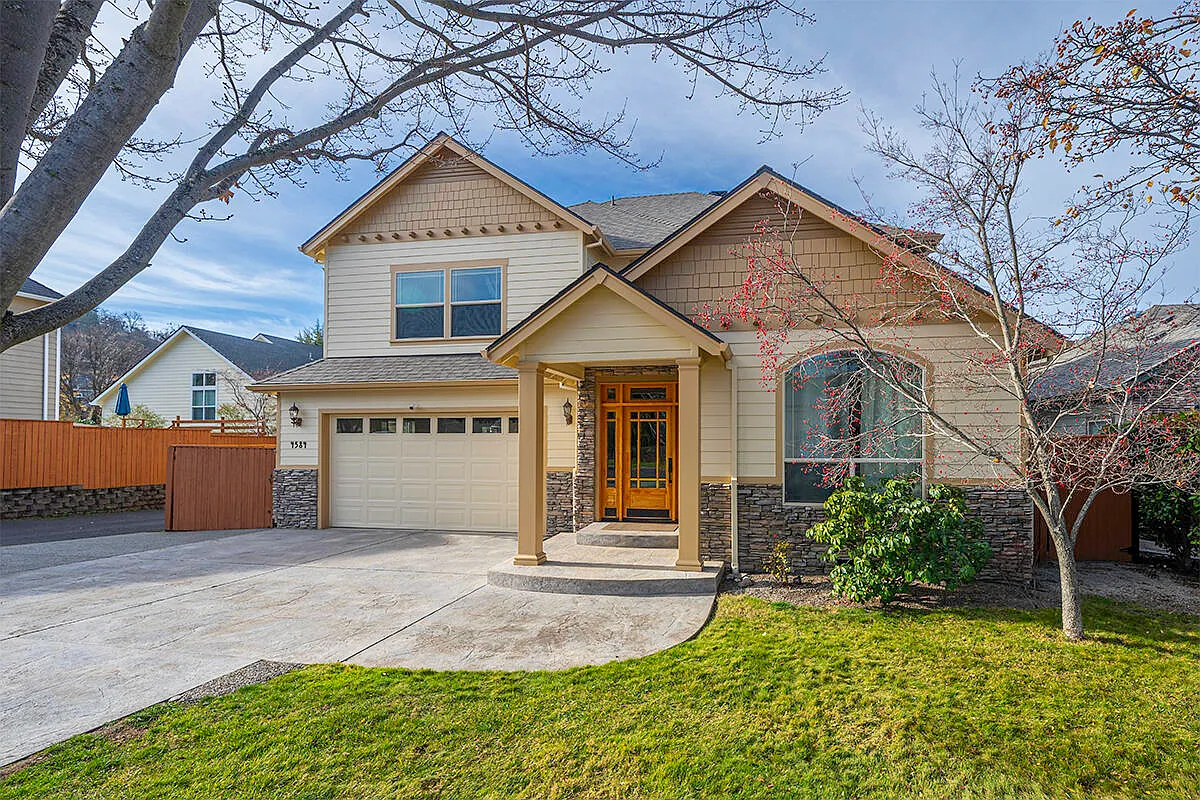 4584 Wolf Run Dr photo 1