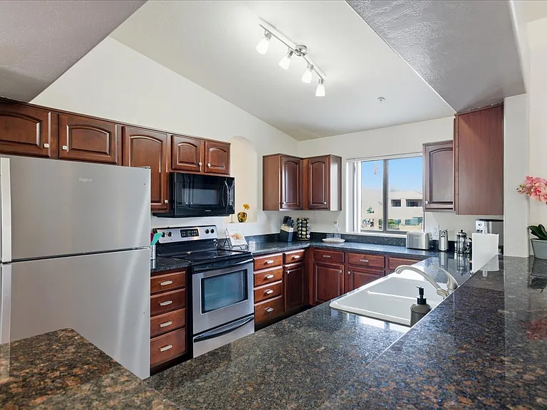 2550 E River Rd #78 — Photo 8