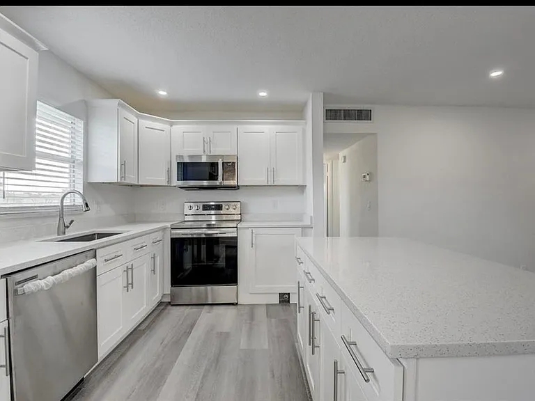 125 Brittany Way #125-C — Photo 4