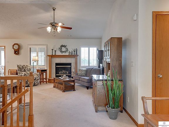 4th image of 22033 Hilltop Ave
