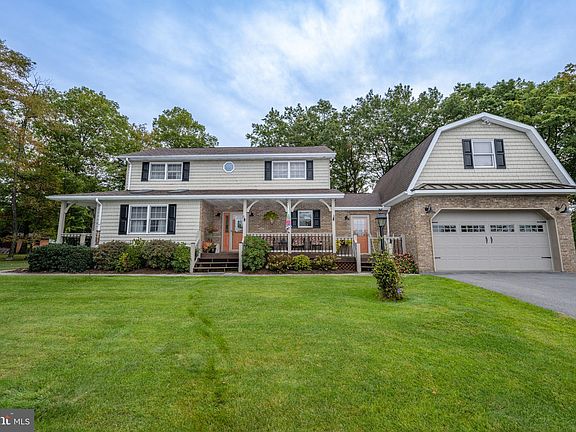 2nd image of 1113 White Pine Cir