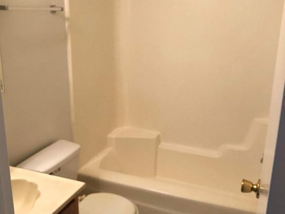 4th image of 1002 Quail Dr APT 11