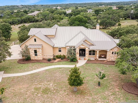 3rd image of 127 Woodland View