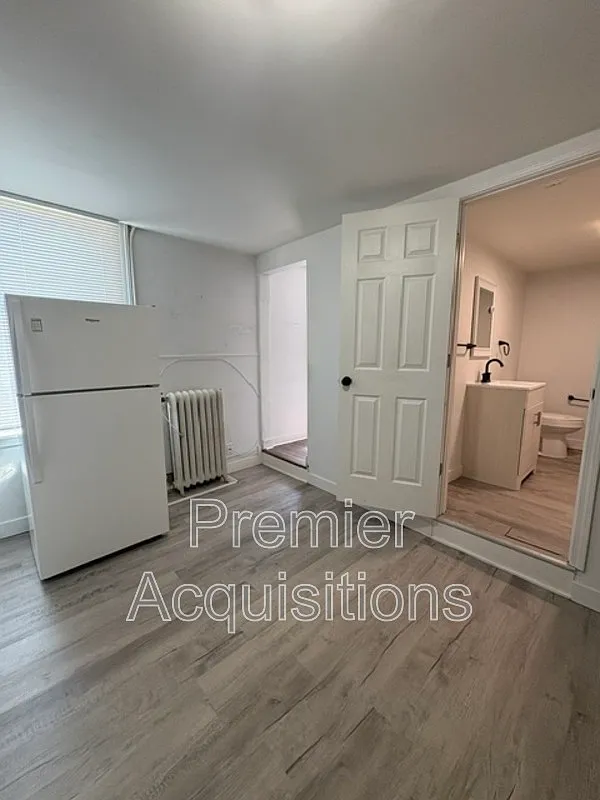 Studio, 1.0 bath, $800 — Photo 4
