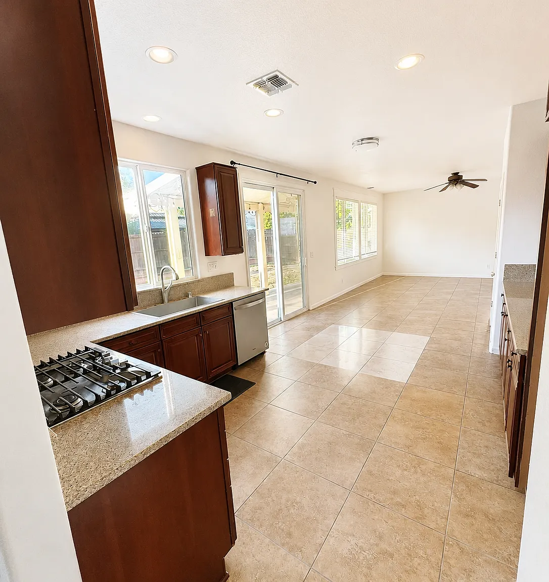 4 bed, 2.5 bath, 2589 sqft, $2,950 — Photo 4