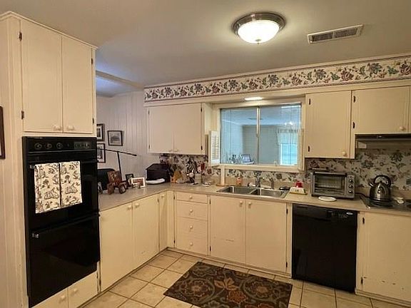 3rd image of 279 Primrose St