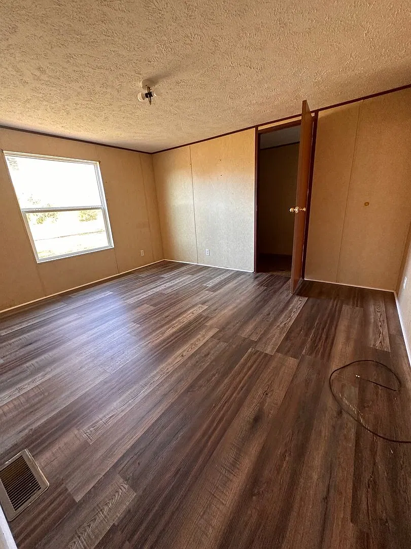 Russellville Mobile Home Park — Photo 4