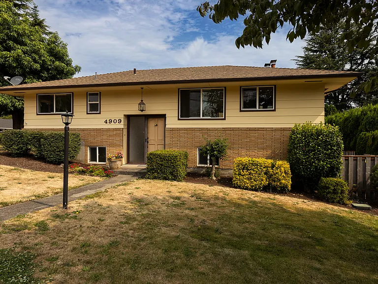 4909 SE Mason Ln — Photo 3