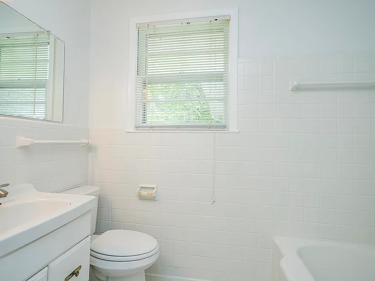 215 Donna Dr — Photo 8