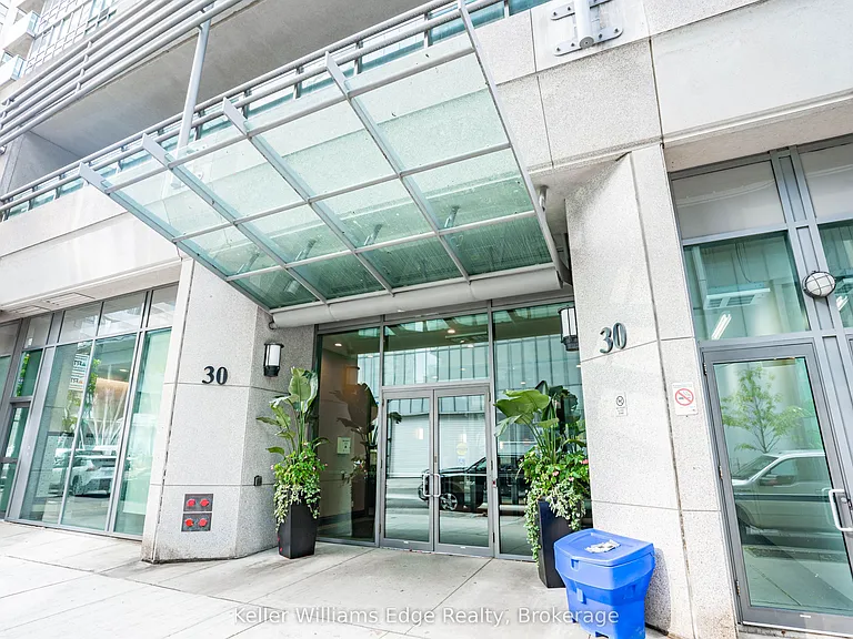 30 Grand Trunk Cres W #2001 — Photo 40