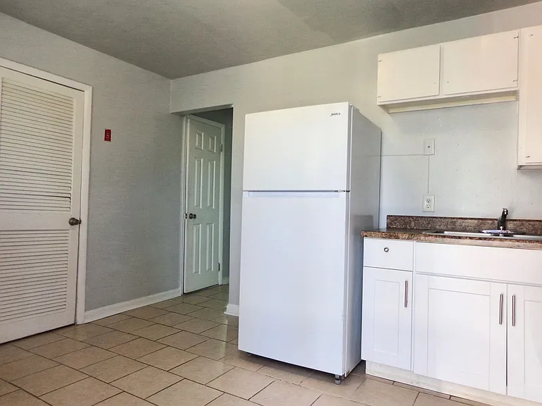 Pembroke Pines Apartments — Photo 17