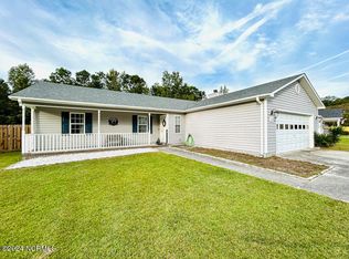 104 Wheaton Dr, Richlands, NC 28574