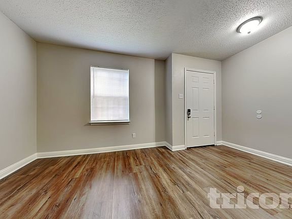 3rd image of 1840 Blackmore Dr