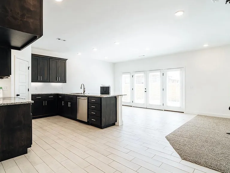 2161 Wildflower Dr — Photo 3
