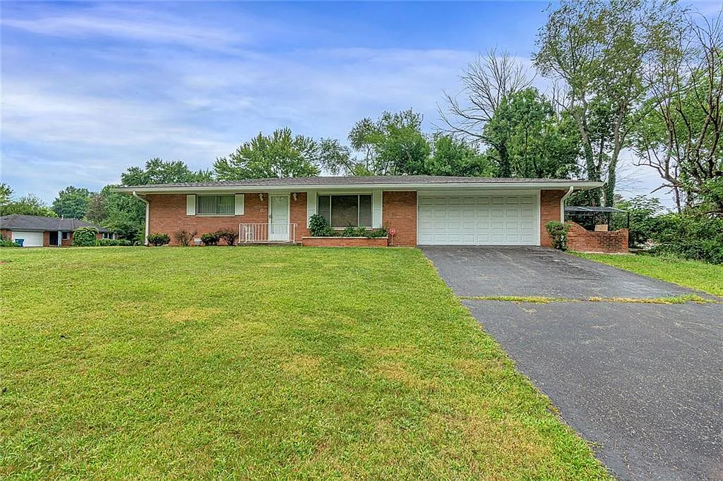 6492 Grandview Dr photo 1