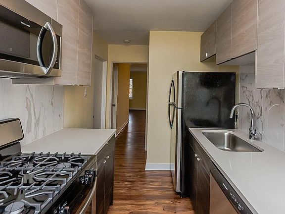 2nd image of 6122 N Hamilton Ave #3