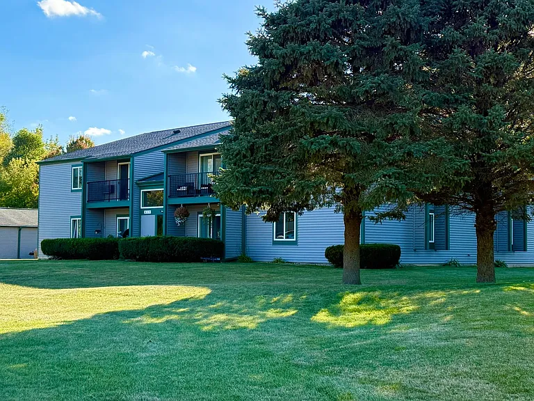 Elkhorn Village Apartments | 1 & 2 Bedroom Apartments in Elkhorn, WI Heat Included — Photo 23