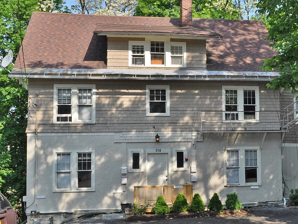 114 Highland Pl #3