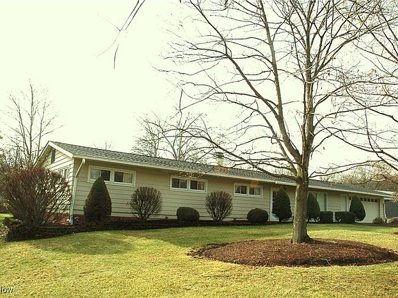 3rd image of 6626 Hawthorne Dr