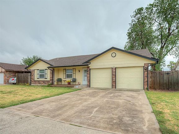 2nd image of 16 Pentree Dr