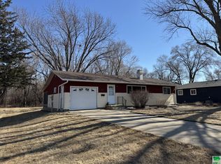 37 Prentis Ave, Vermillion, SD 57069